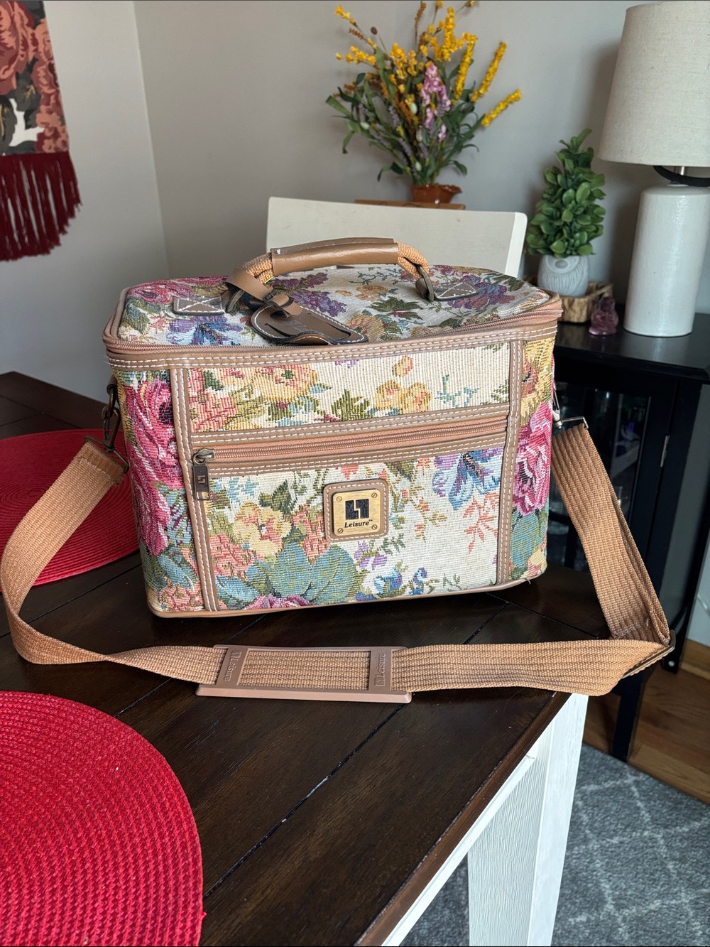 Leisure Floral Tapestry Cosmetic Case in Beige and Multicolor